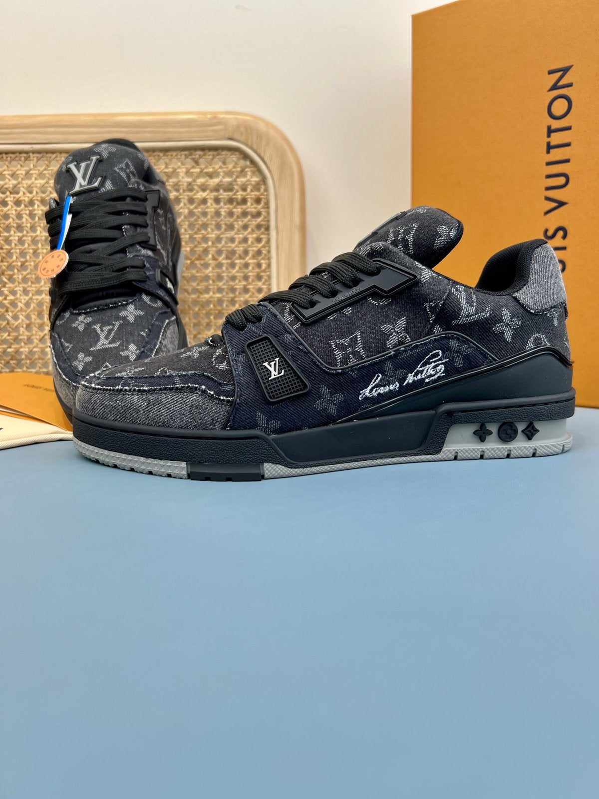 Sneakers Trainer Denim 'Denim Noir Monogram Relief' — vue 15