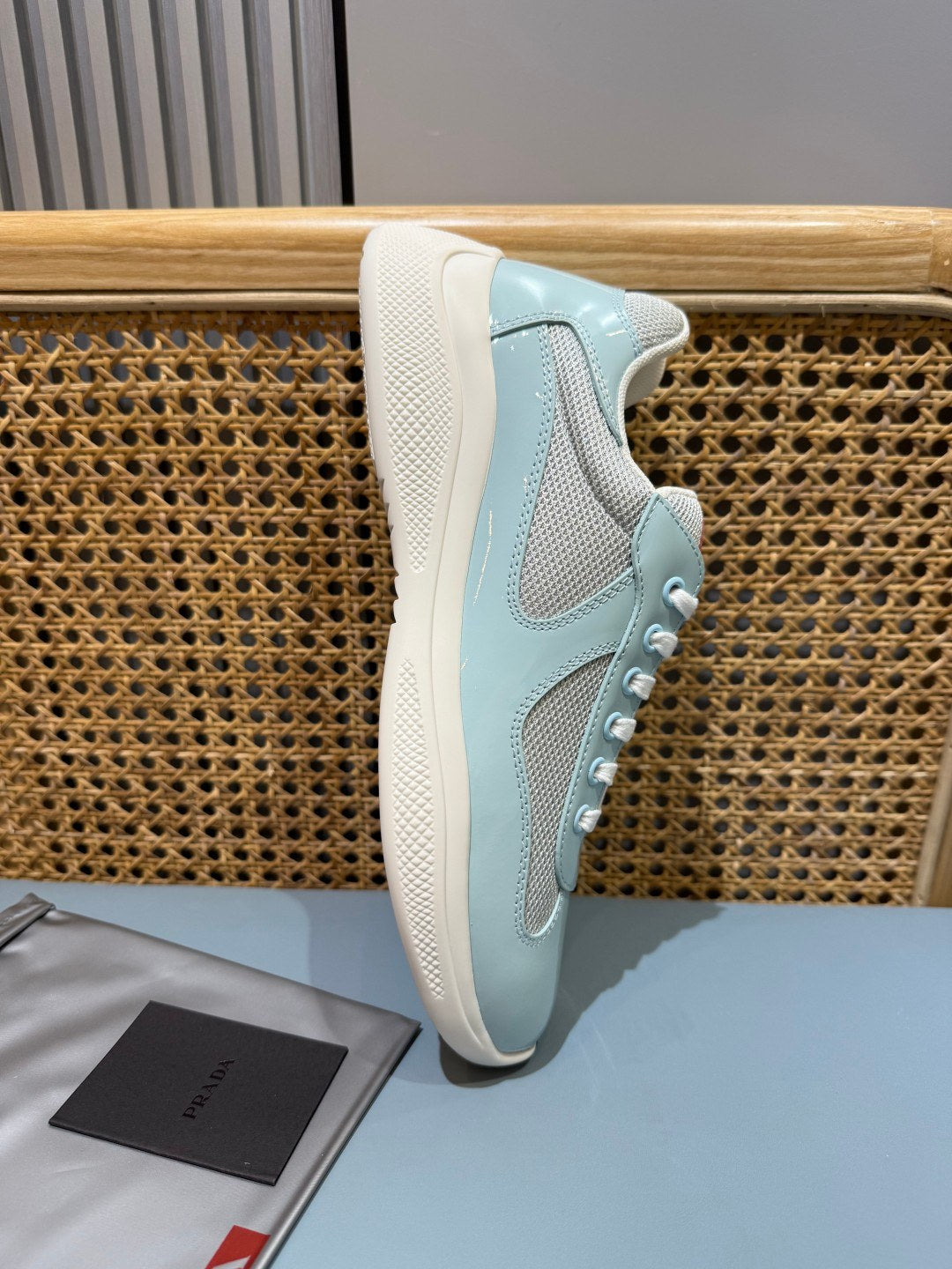 Sneakers America's Cup 'Bleu Ciel Verni' — vue 3