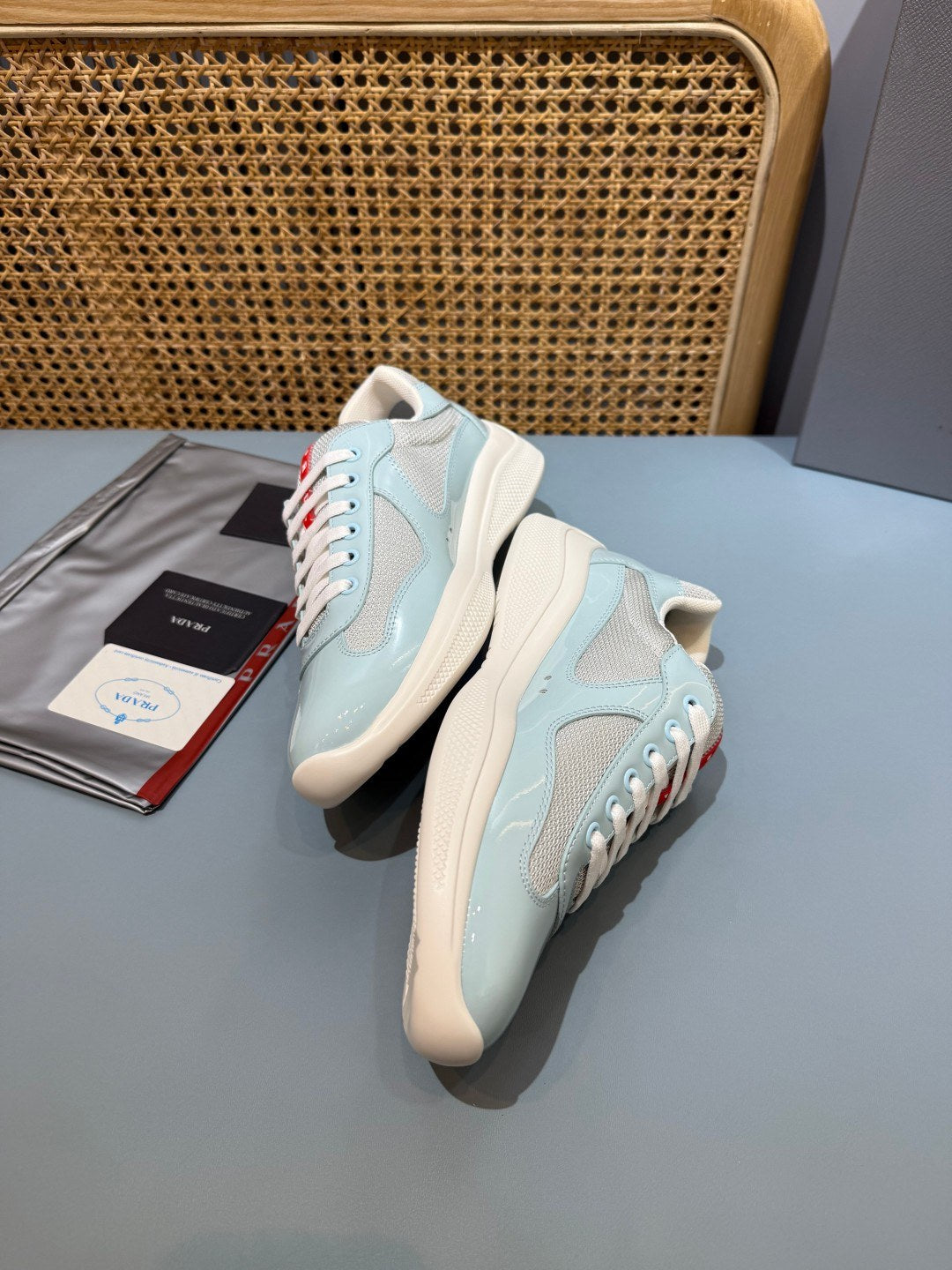 Sneakers America's Cup 'Bleu Ciel Verni' — vue 4
