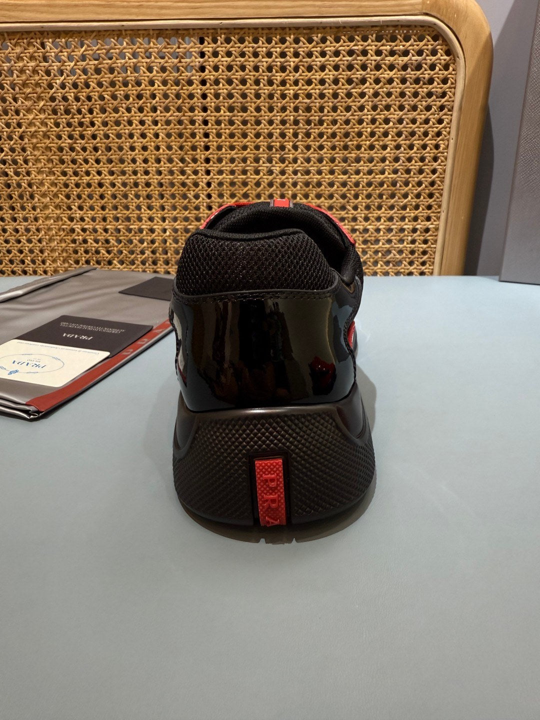 Sneakers America's Cup 'Rouge et Noir Verni' — vue 6
