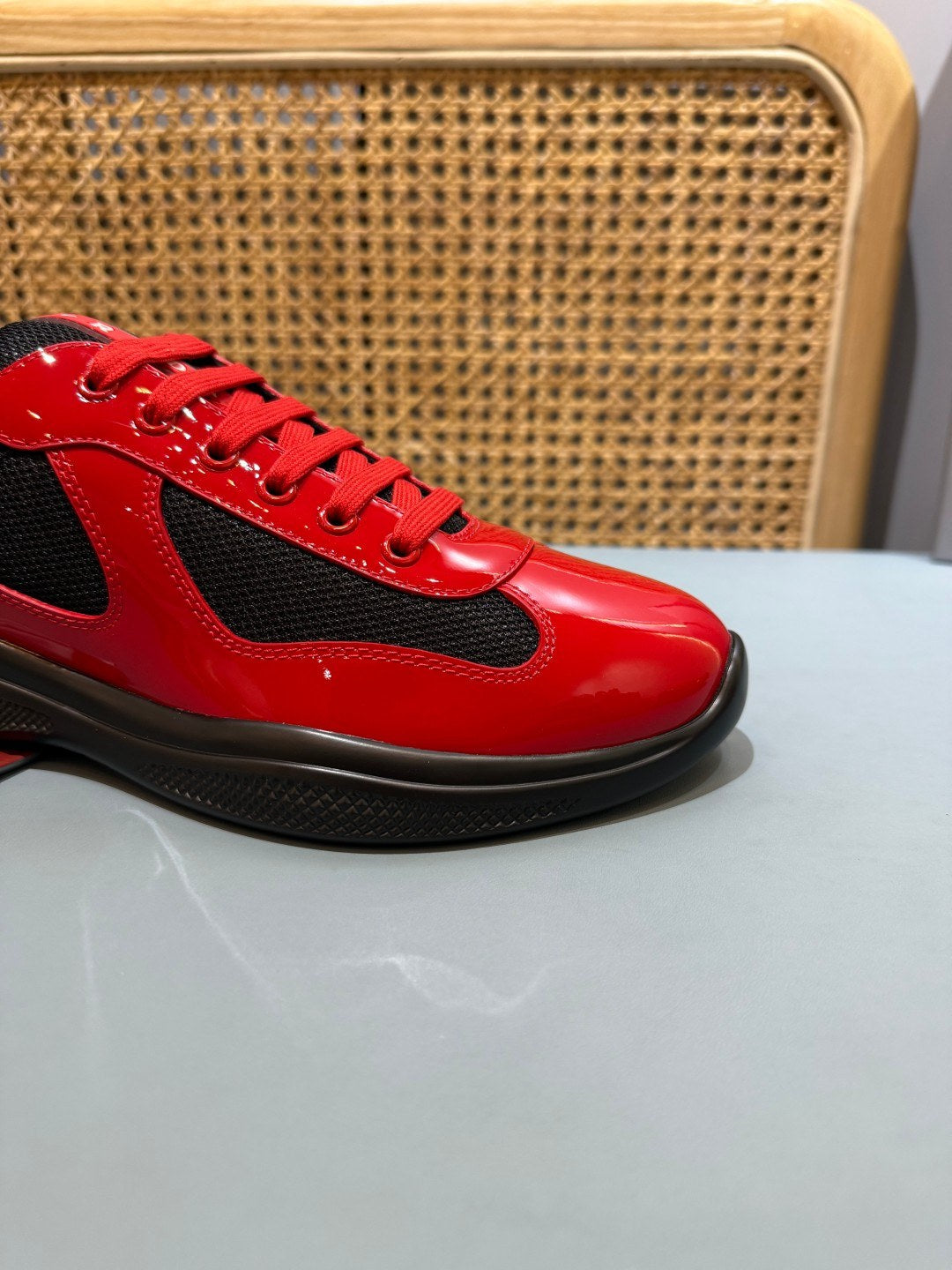 Sneakers America's Cup 'Rouge et Noir Verni' — vue 9