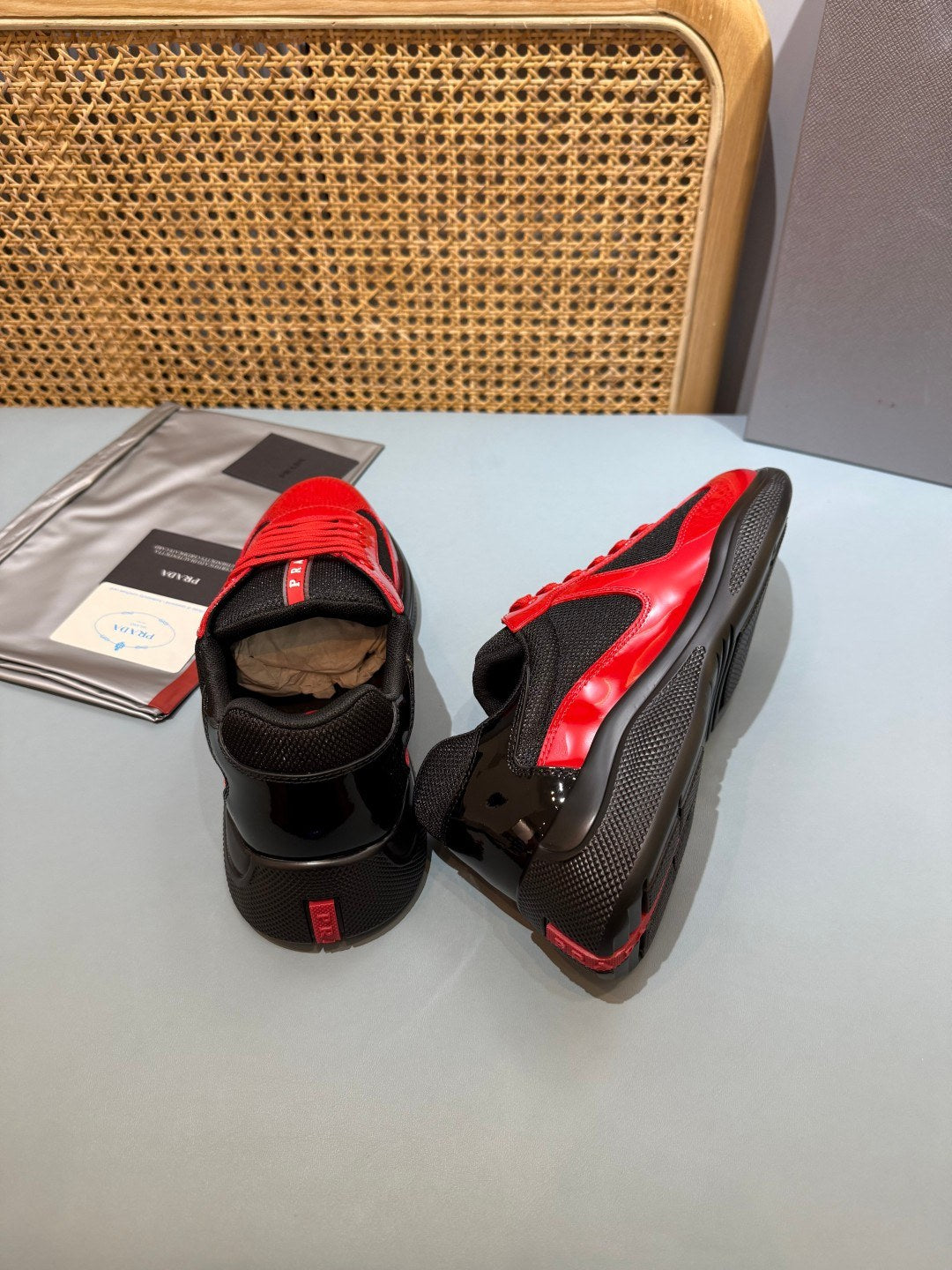 Sneakers America's Cup 'Rouge et Noir Verni' — vue 11