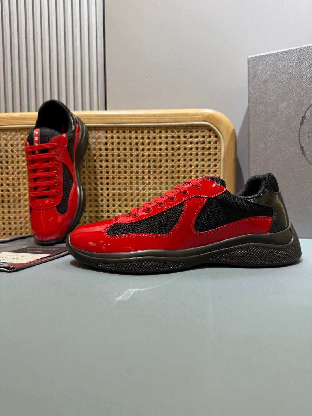 Sneakers America's Cup 'Rouge et Noir Verni' — vue 12