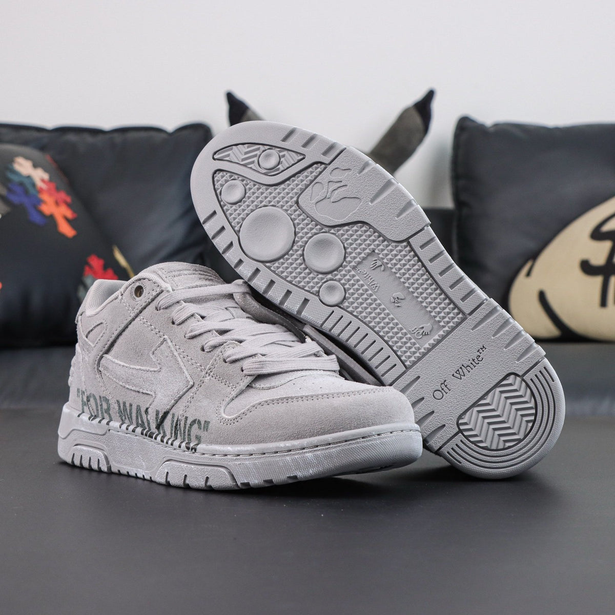 Off-White Out Of Office 'Blanc Gris For Walking' — vue 17