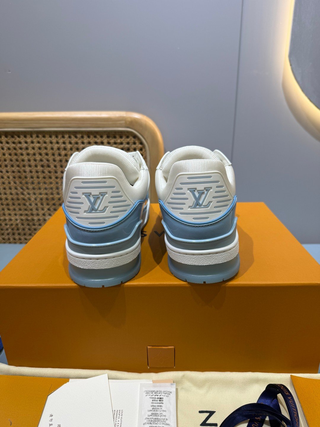 Sneakers Trainer 'Blanc Bleu Ciel' — vue 2