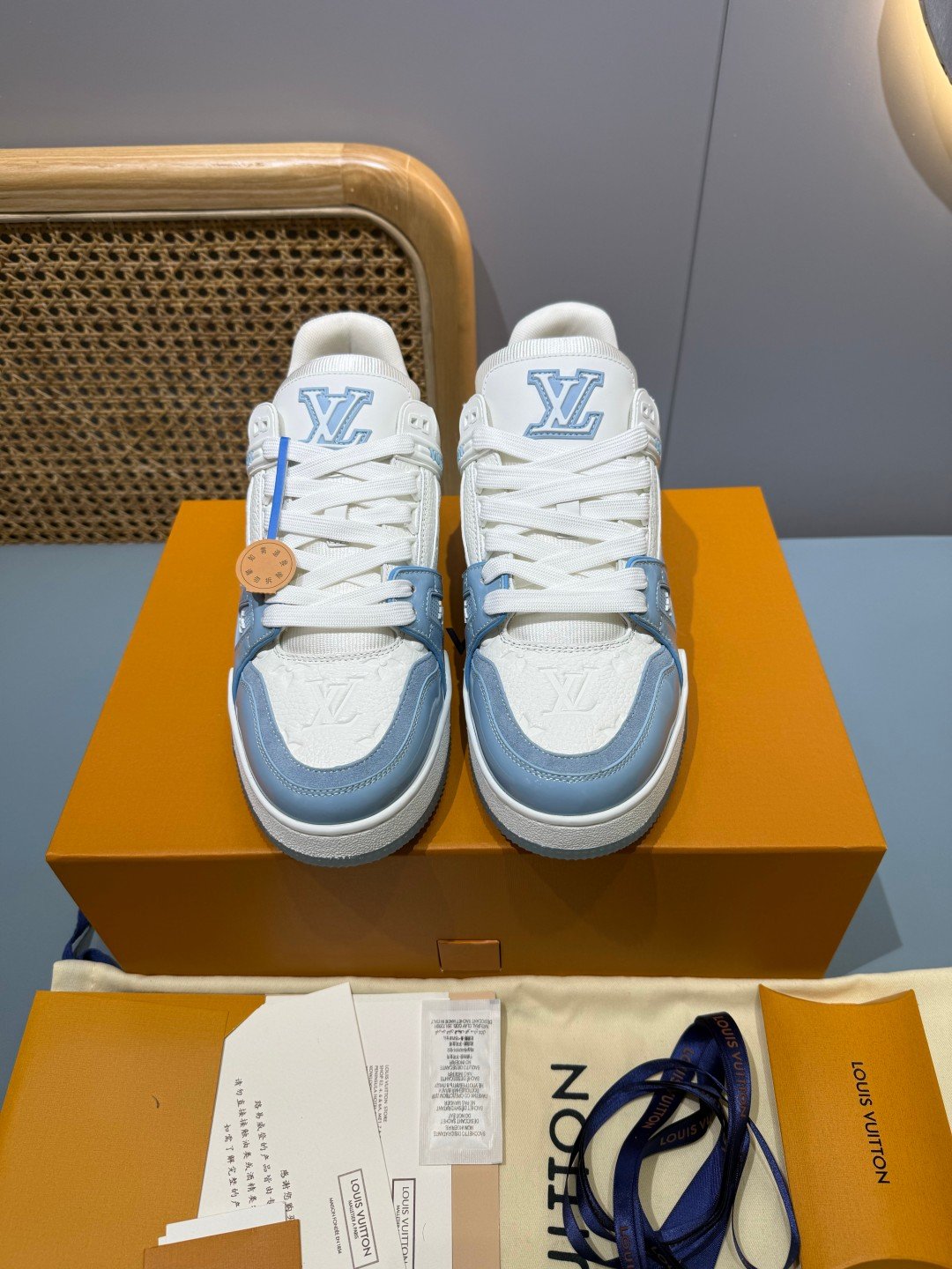 Sneakers Trainer 'Blanc Bleu Ciel' — vue 4