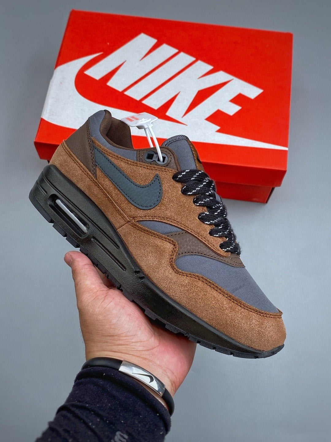 Nike Air Max 1 'Marron Daim Gris' — vue 2