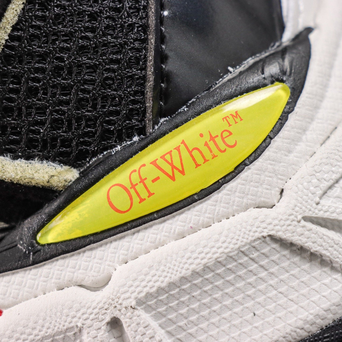 Off-White Be Right Back 'Noir Orange' — vue 6