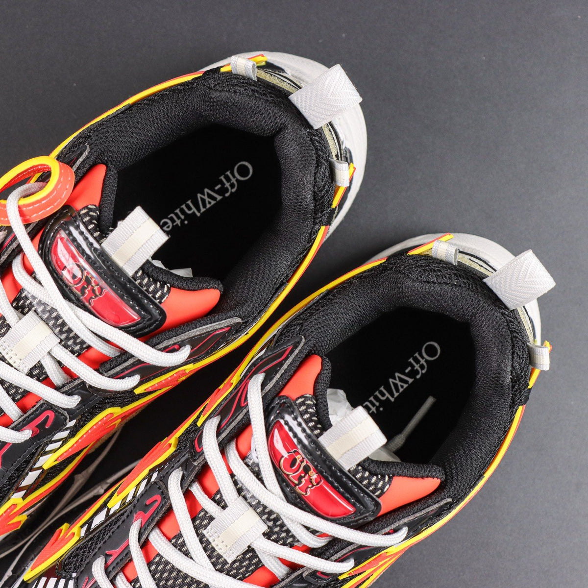 Off-White Be Right Back 'Noir Orange' — vue 12