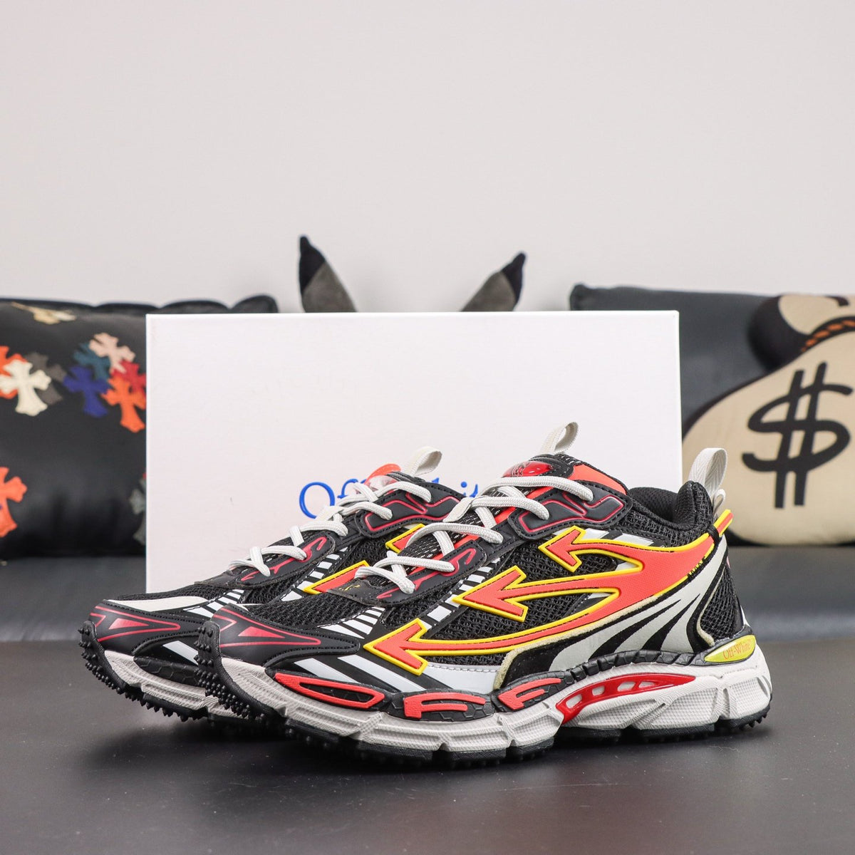 Off-White Be Right Back 'Noir Orange' — vue 16