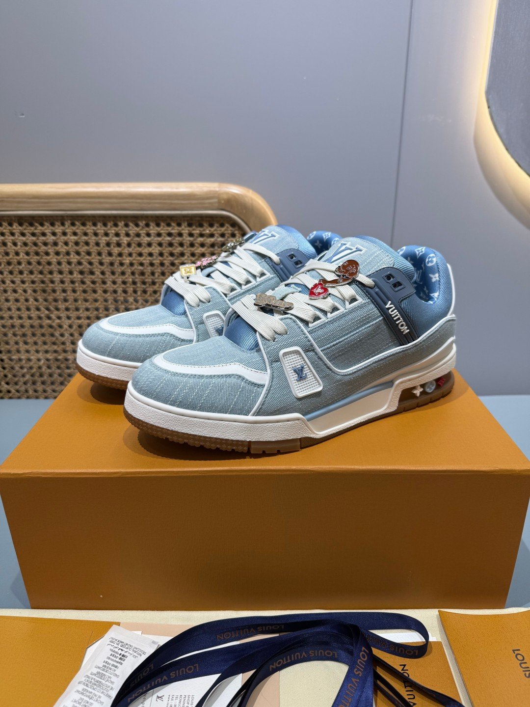 Sneakers Trainer 'Bleu Ciel Denim' — vue 3
