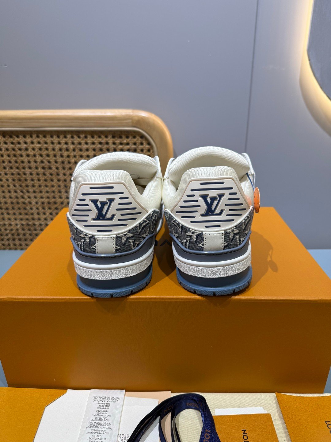 Sneakers Trainer 'Denim Monogram Bleu' — vue 2