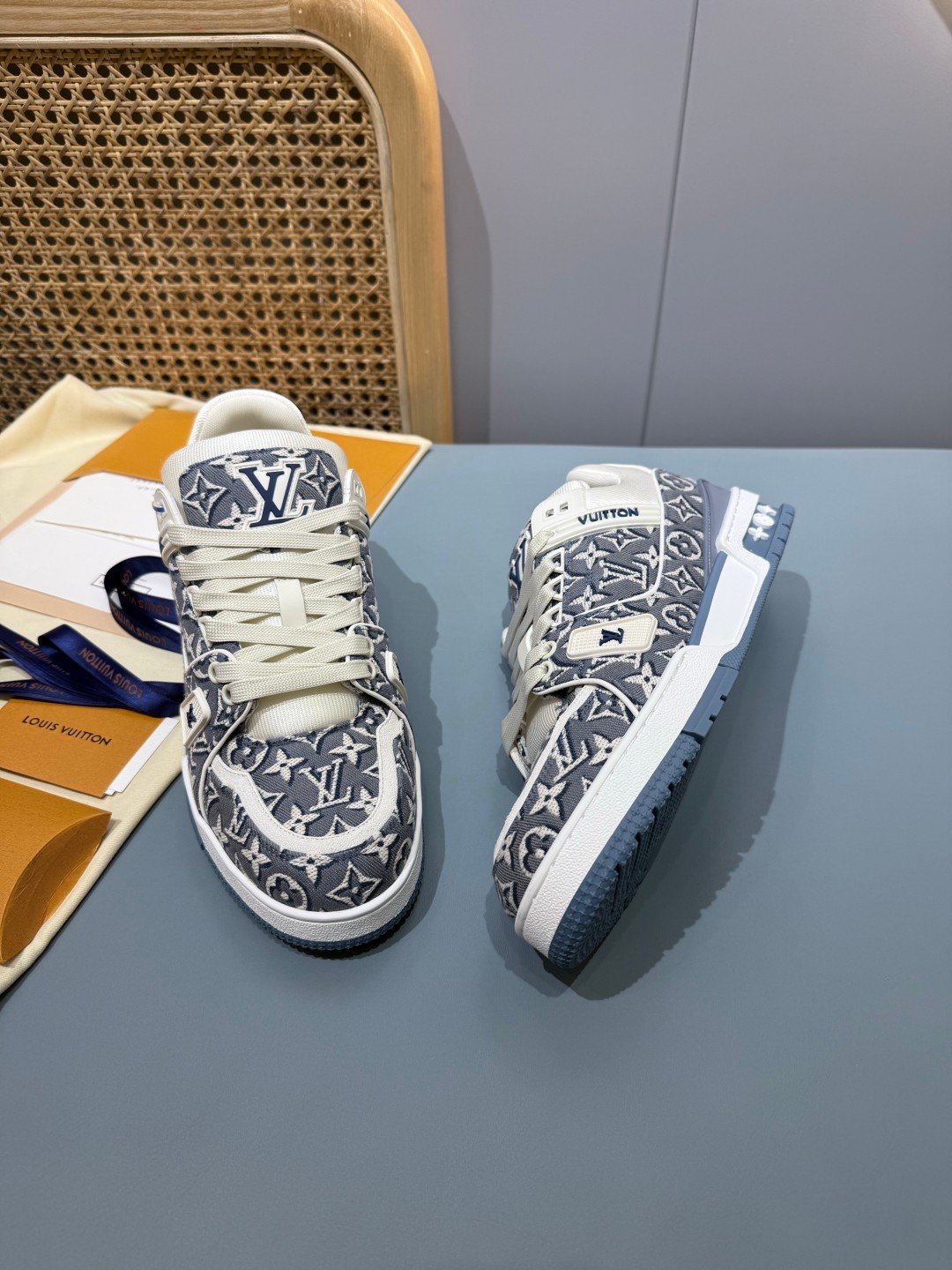 Sneakers Trainer 'Denim Monogram Bleu' — vue 16