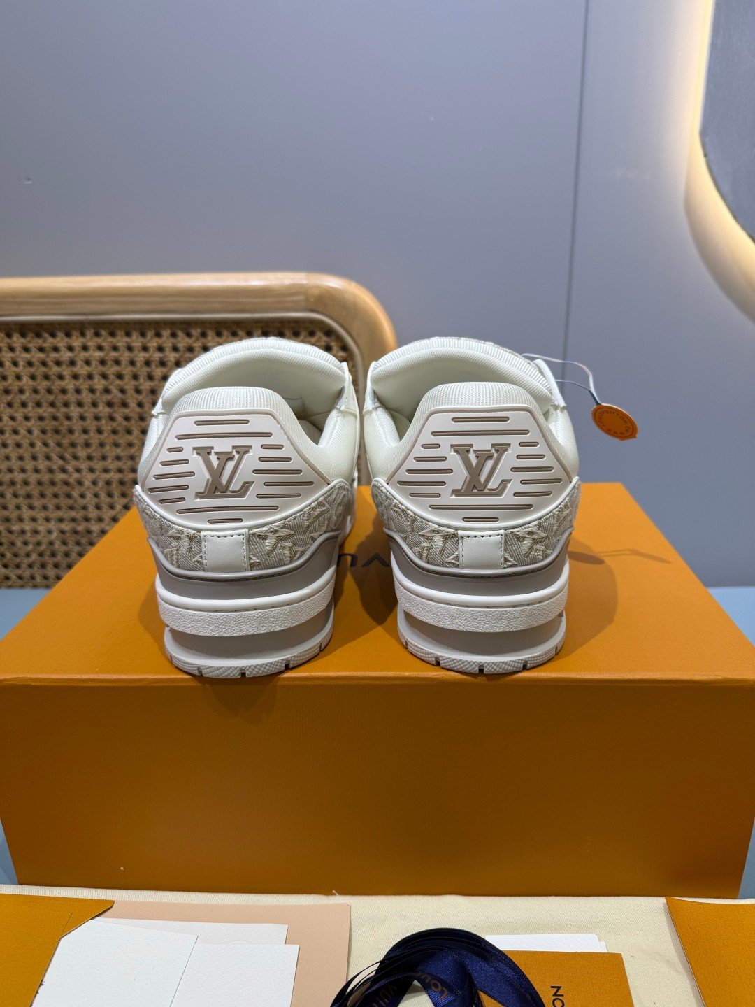 Sneakers Trainer 'Blanc Monogram Brodé' — vue 2