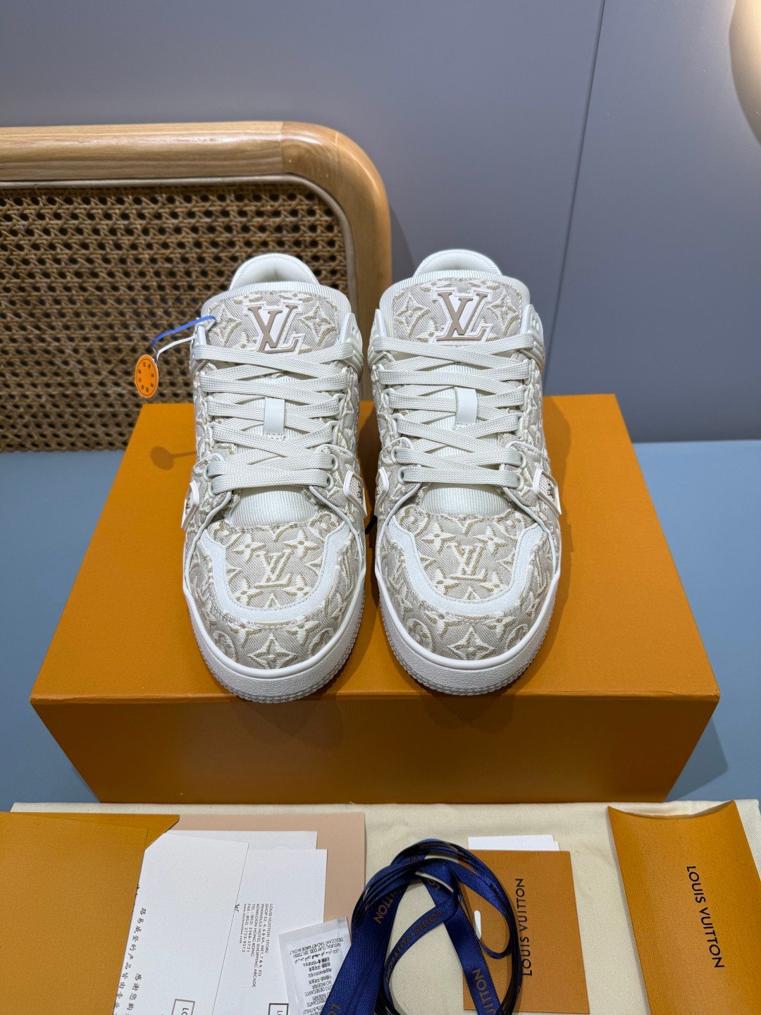Sneakers Trainer 'Blanc Monogram Brodé' — vue 4