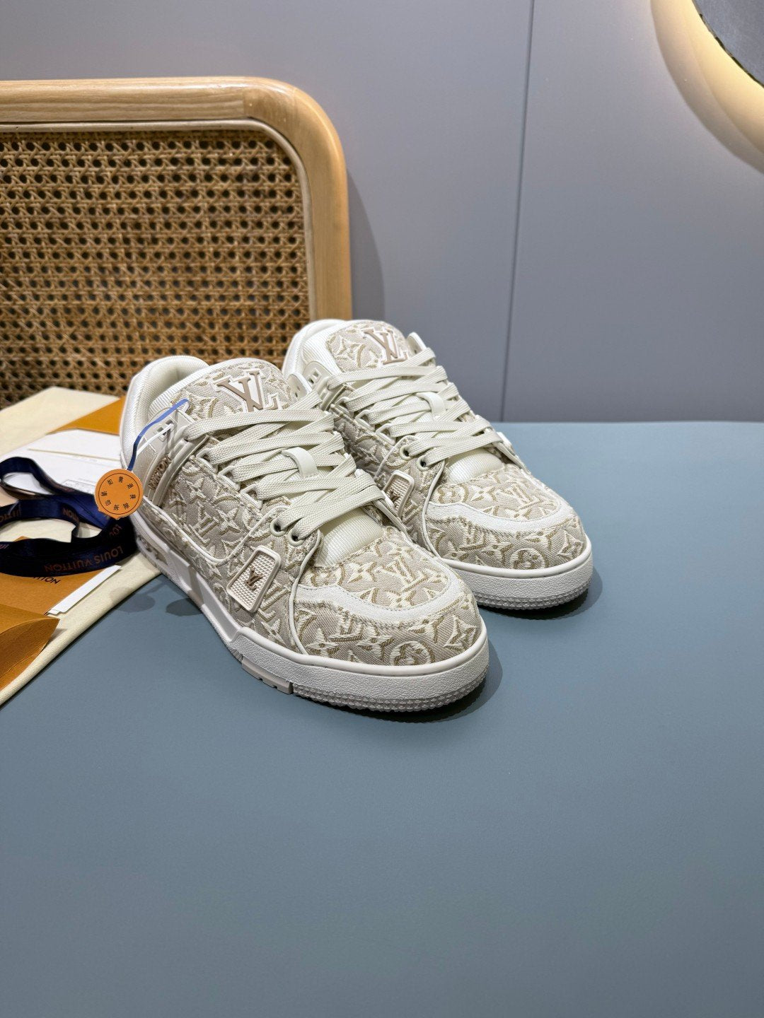 Sneakers Trainer 'Blanc Monogram Brodé' — vue 9
