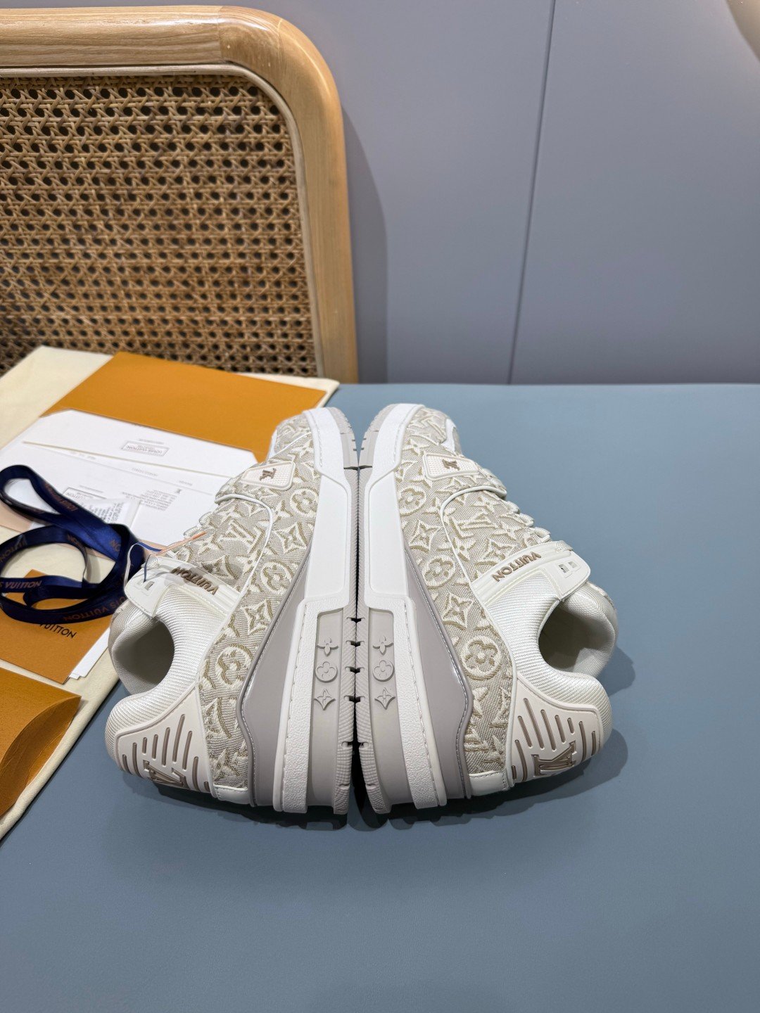 Sneakers Trainer 'Blanc Monogram Brodé' — vue 12