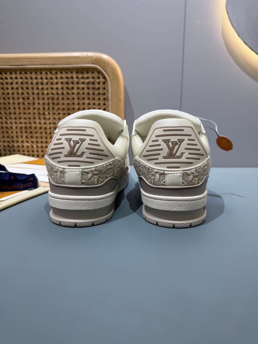 Sneakers Trainer 'Blanc Monogram Brodé' — vue 13