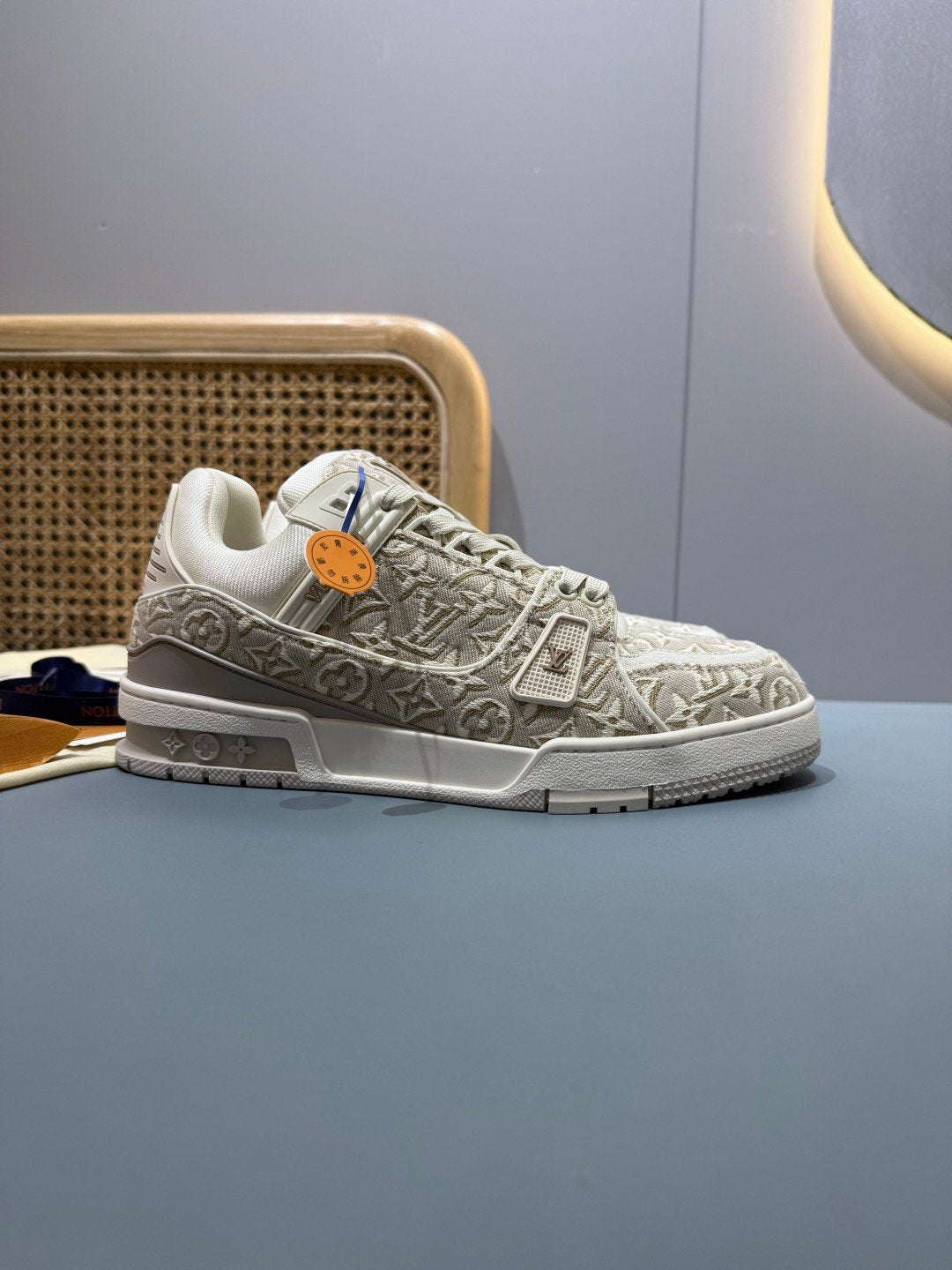 Sneakers Trainer 'Blanc Monogram Brodé' — vue 14