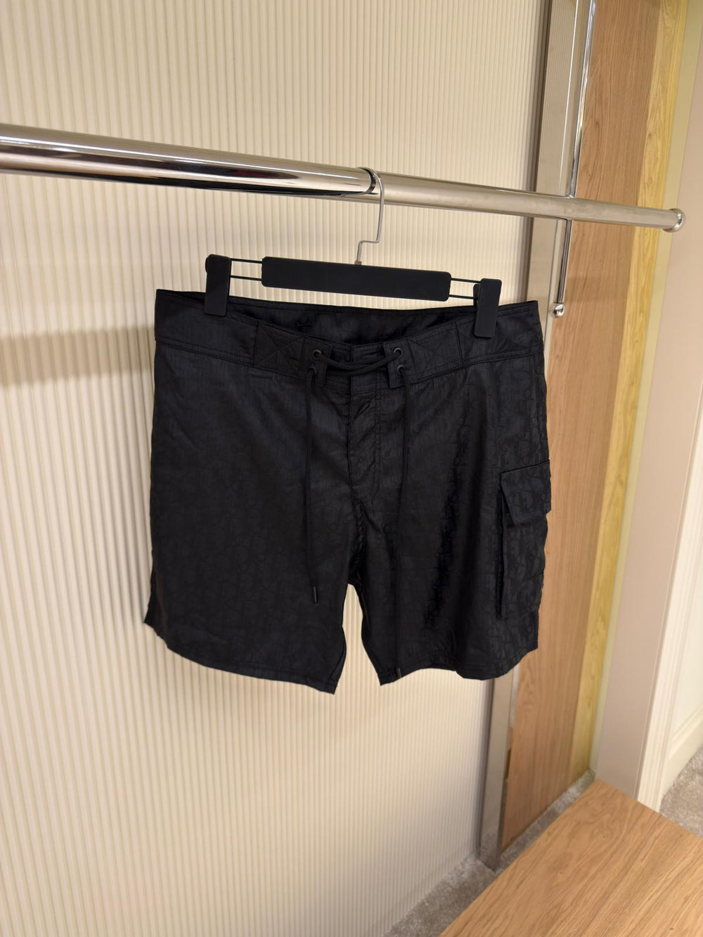 Short de Bain Noir Logo — Séchage Rapide