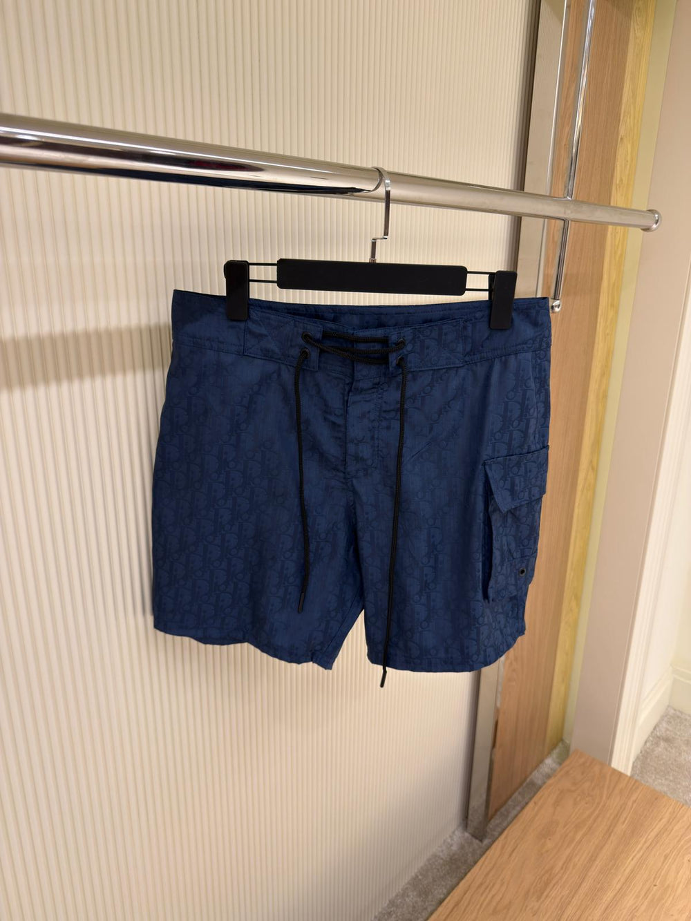 Short de Bain Noir Logo — Séchage Rapide