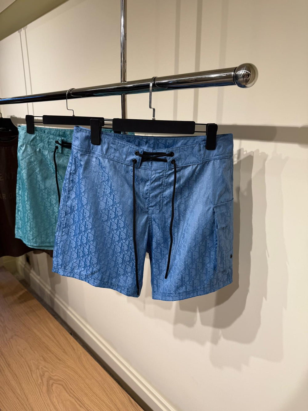 Short de Bain Noir Logo — Séchage Rapide