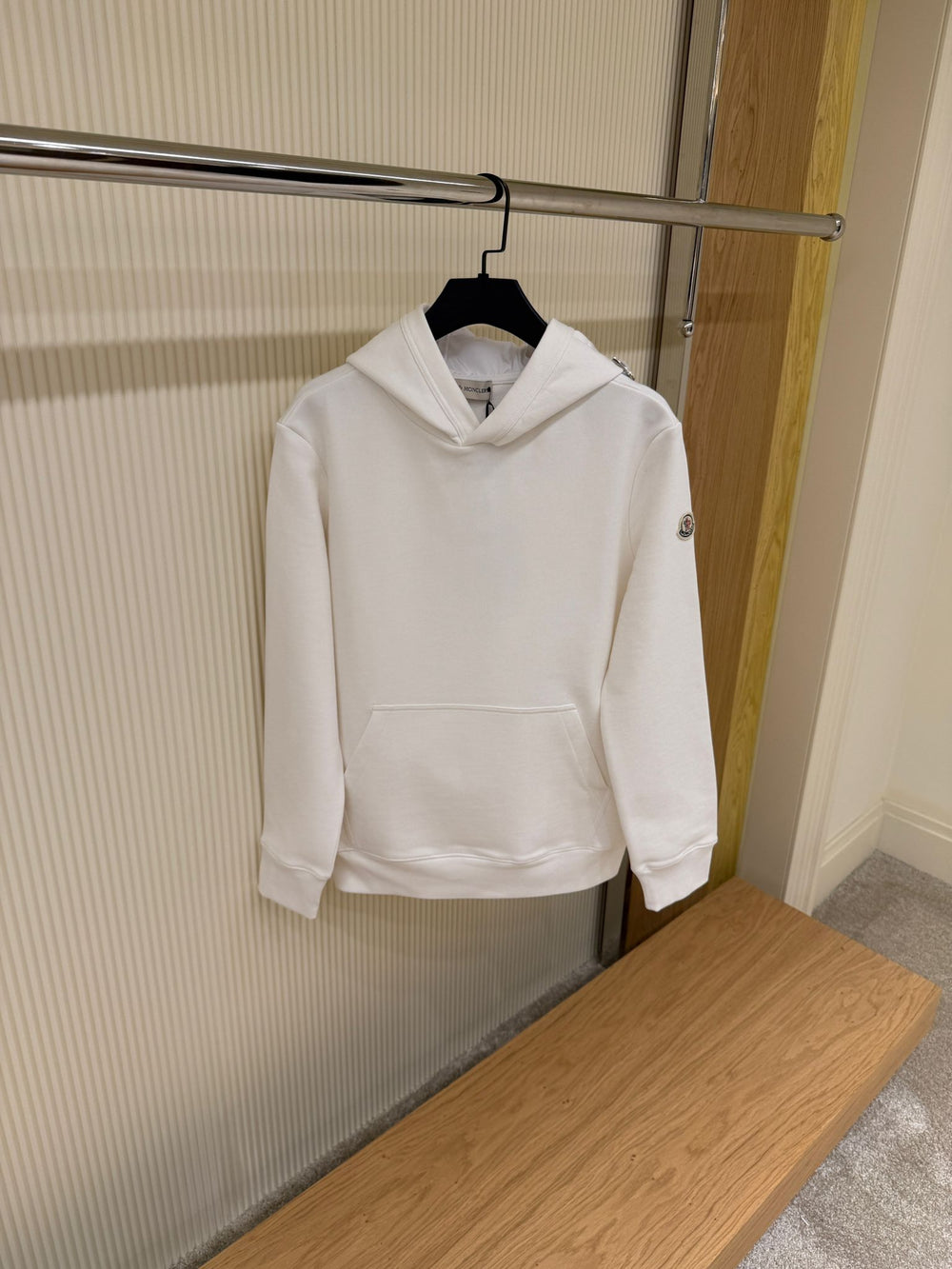 Hoodie Noir Logo Brodé — Molleton Épais