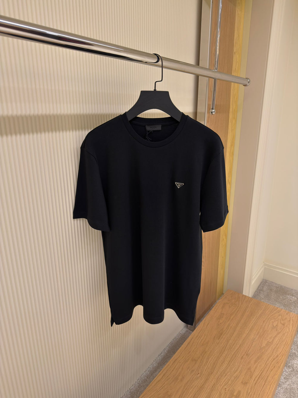 T-shirt Minimal Écusson Triangle — Jersey Premium