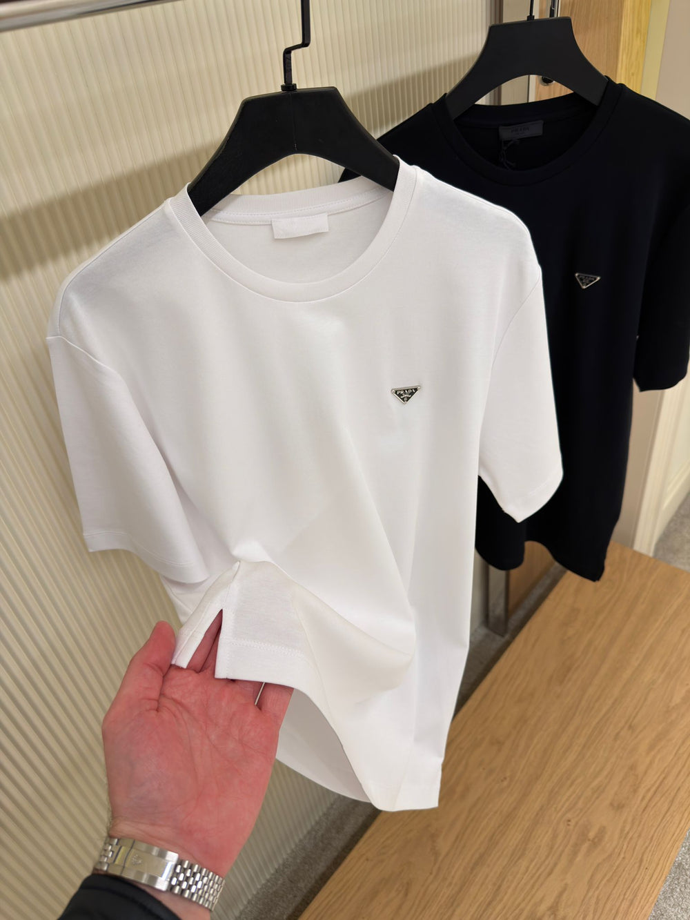 T-shirt Minimal Écusson Triangle — Jersey Premium