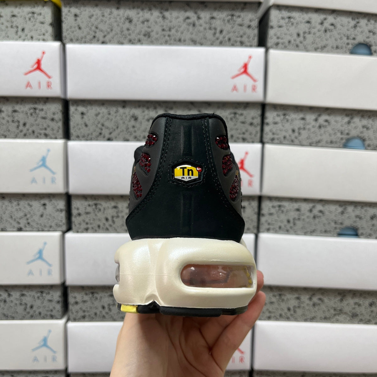 Nike Air Max Plus x Swarovski 'Noir Rouge Cristal' — vue 4
