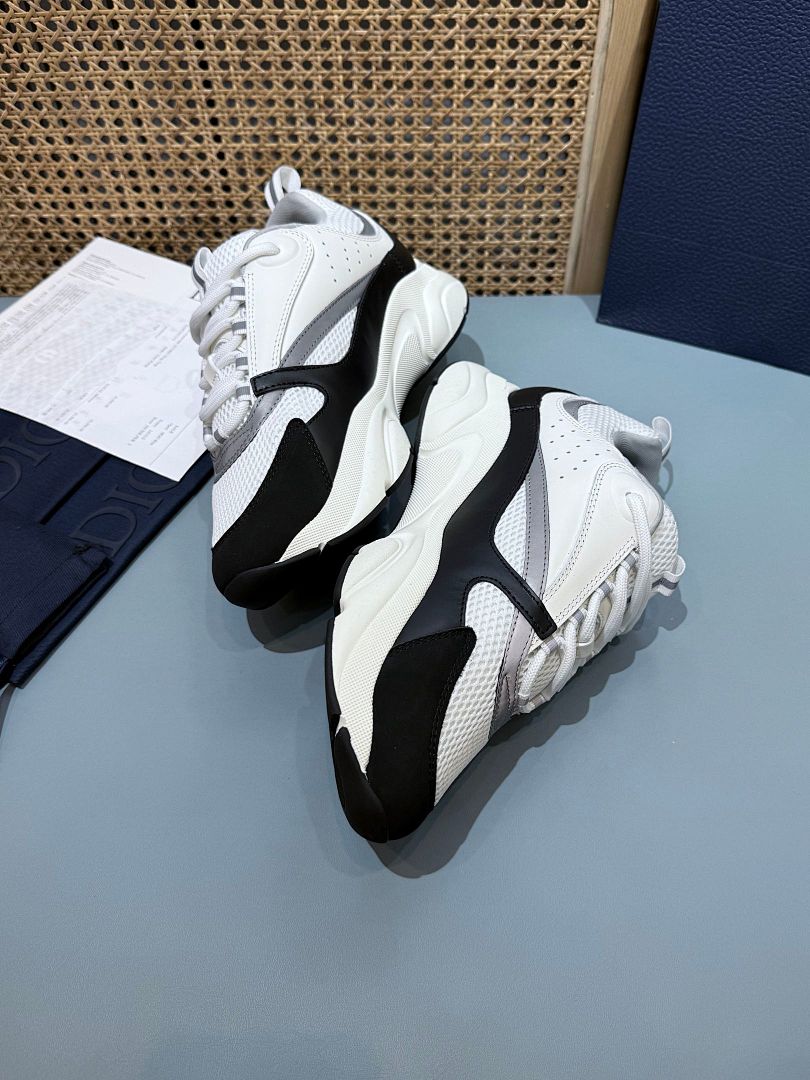 Sneakers B22