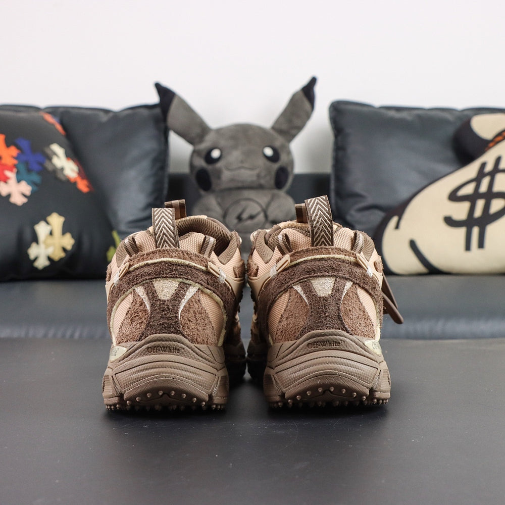 Sneaker Off W. Be Right Back