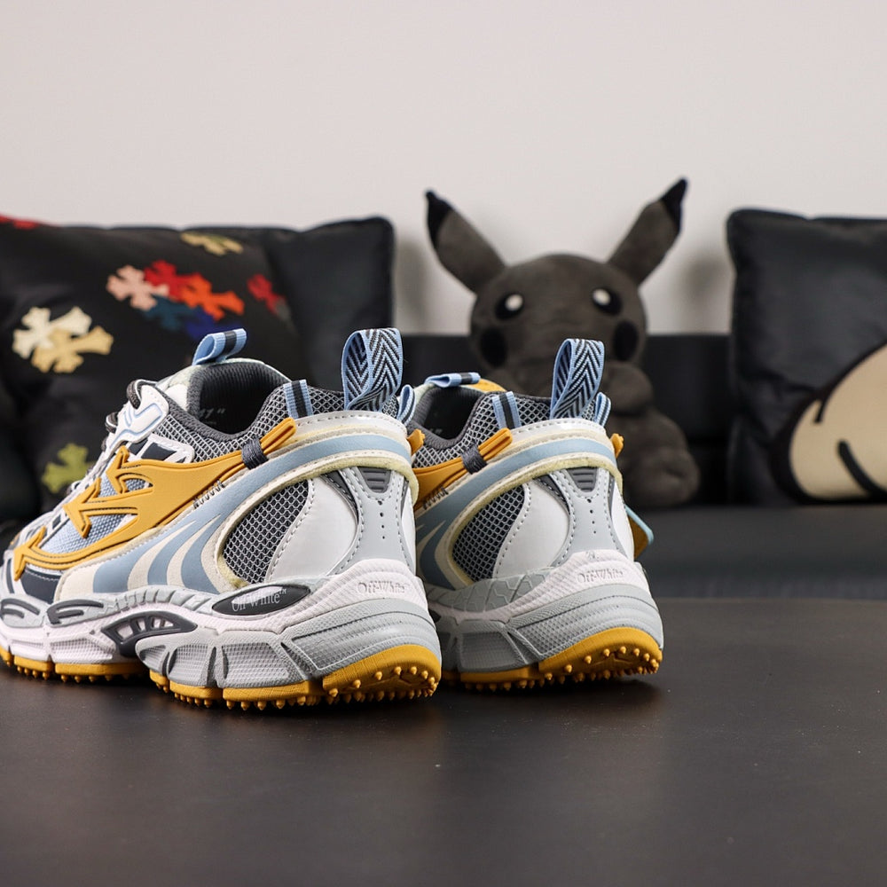 Sneaker Off W. Be Right Back