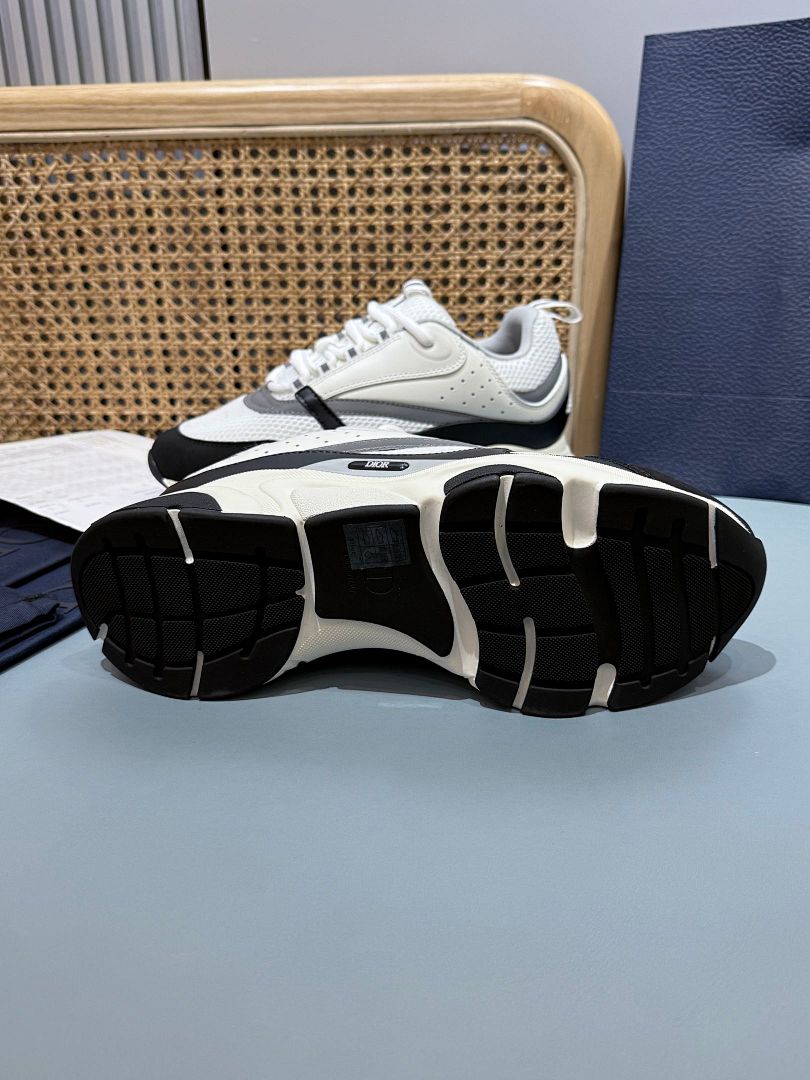 Sneakers B22