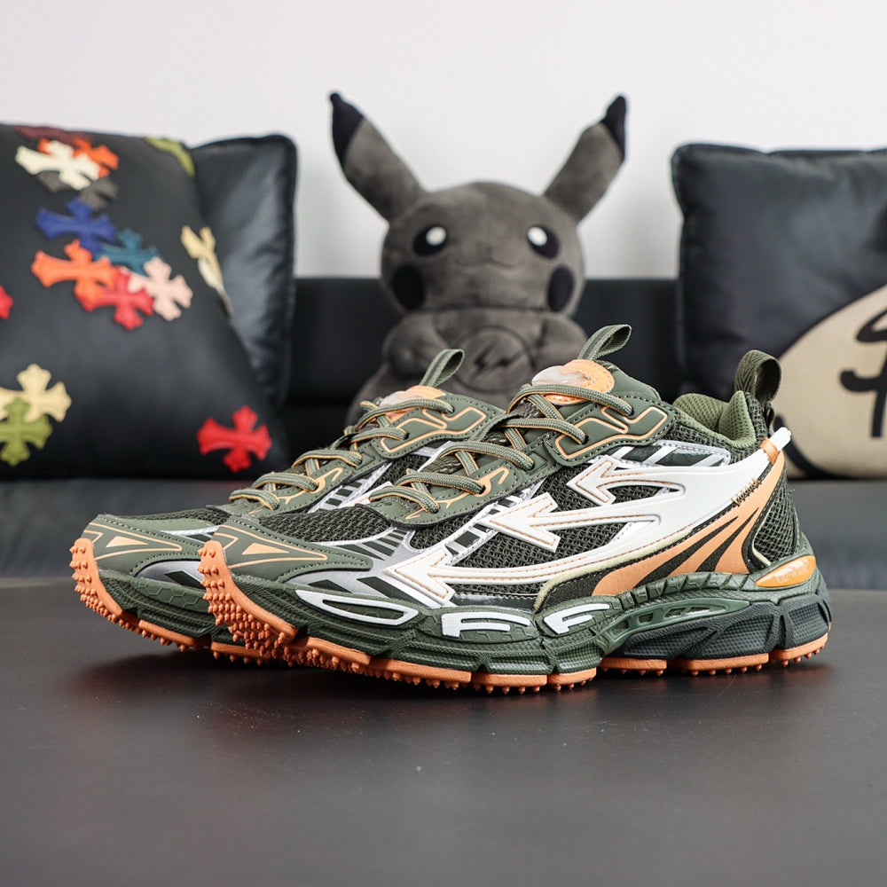 Sneaker Off W. Be Right Back