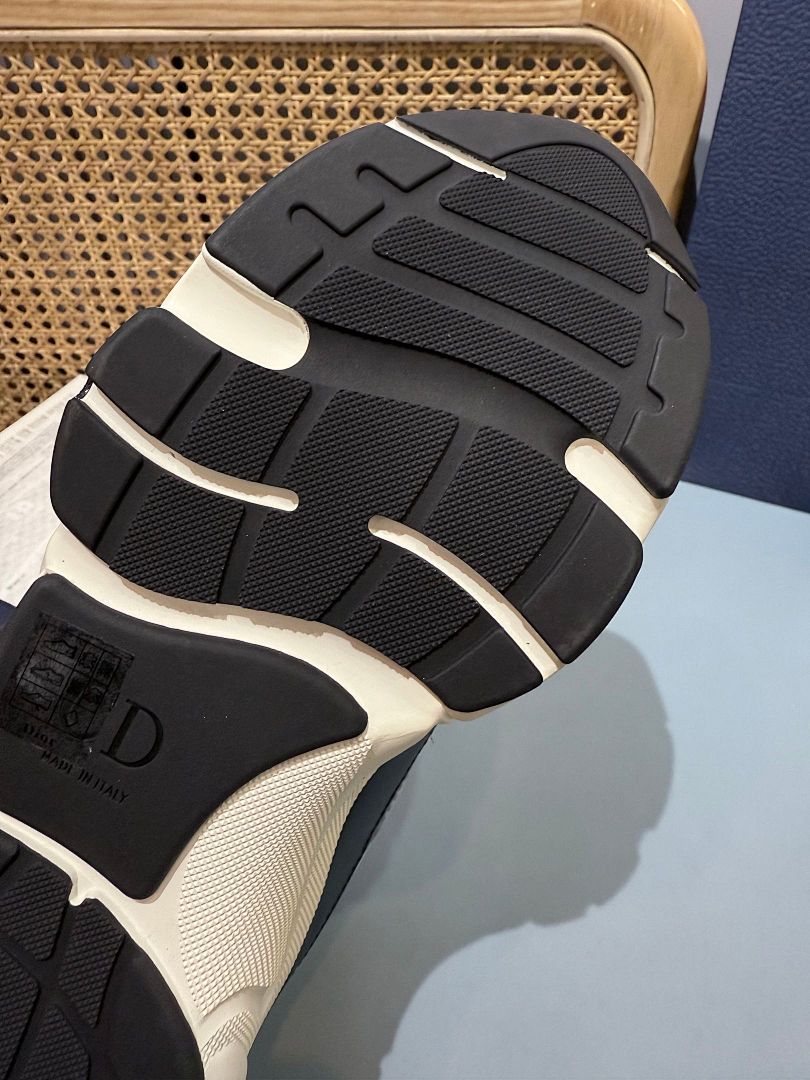 Sneakers B22