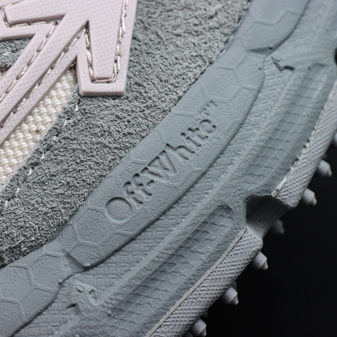 Sneaker Off W. Be Right Back