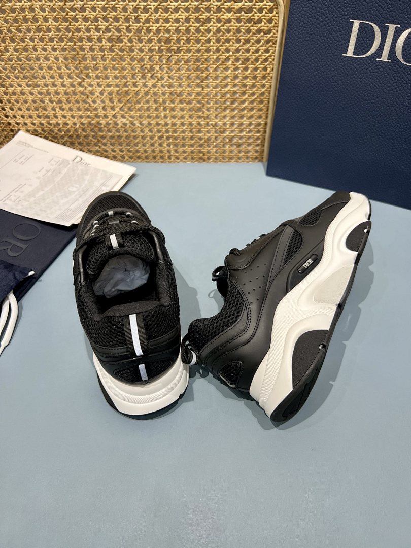 Sneakers B22