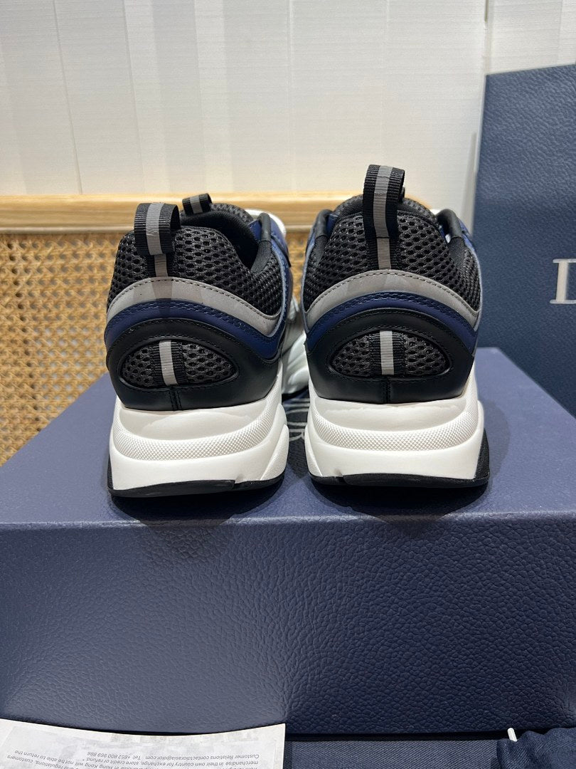 Sneakers B22
