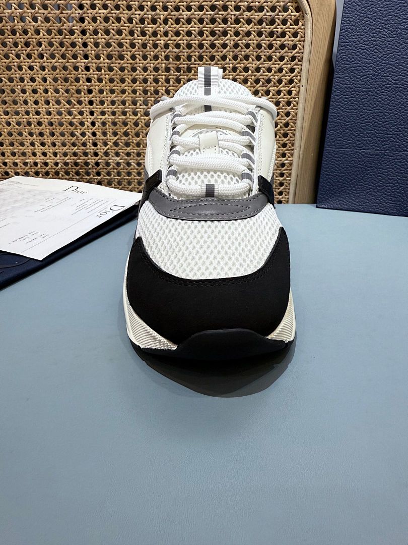 Sneakers B22
