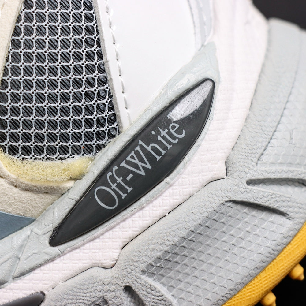 Sneaker Off W. Be Right Back