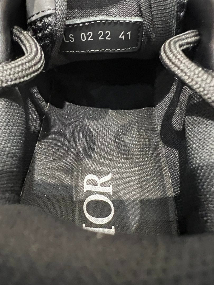 Sneakers B22