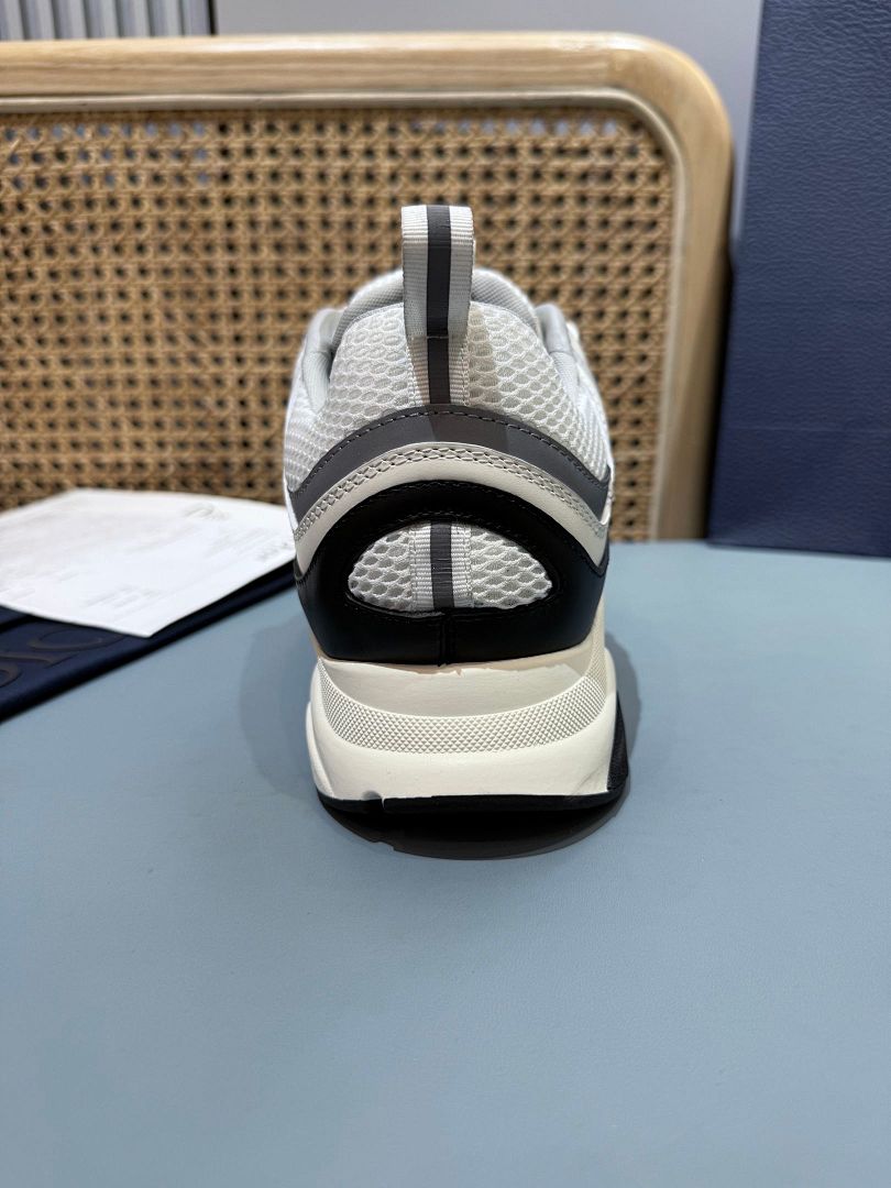 Sneakers B22