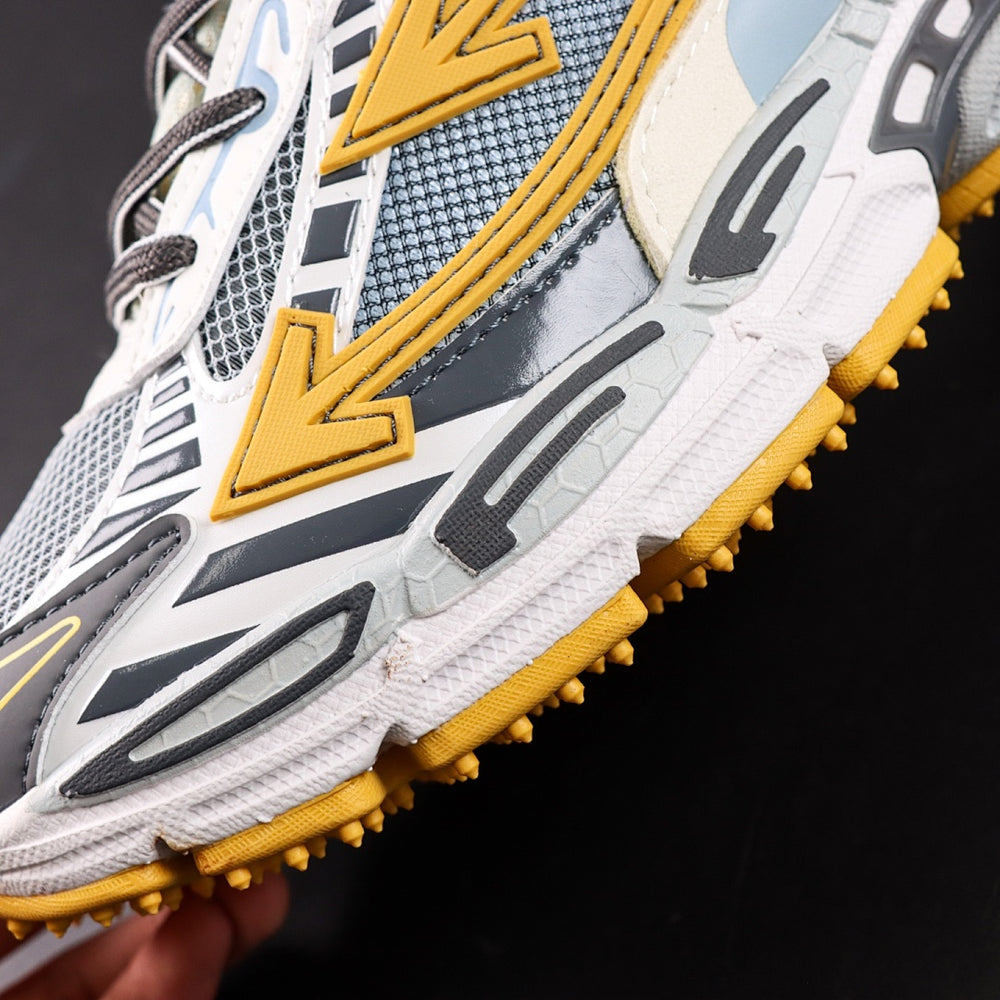 Sneaker Off W. Be Right Back