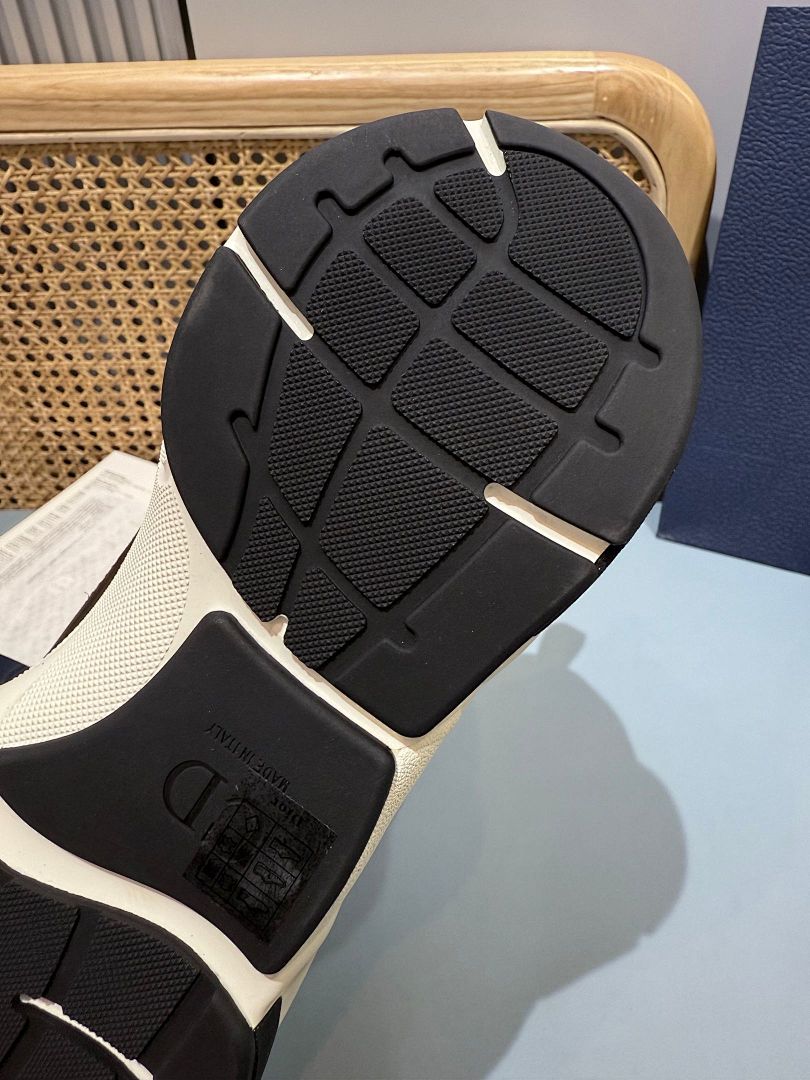 Sneakers B22