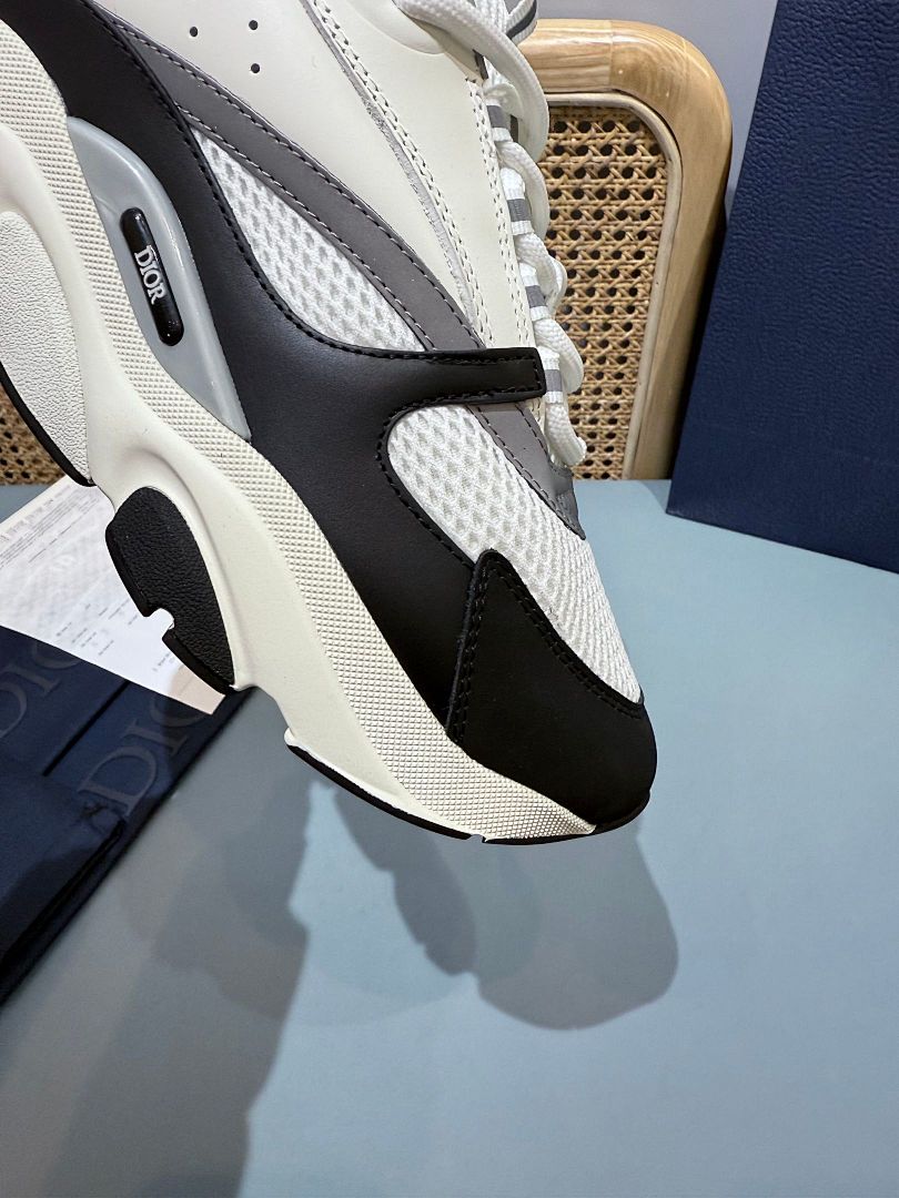 Sneakers B22