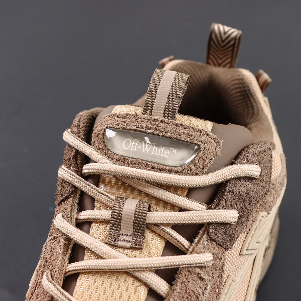 Sneaker Off W. Be Right Back