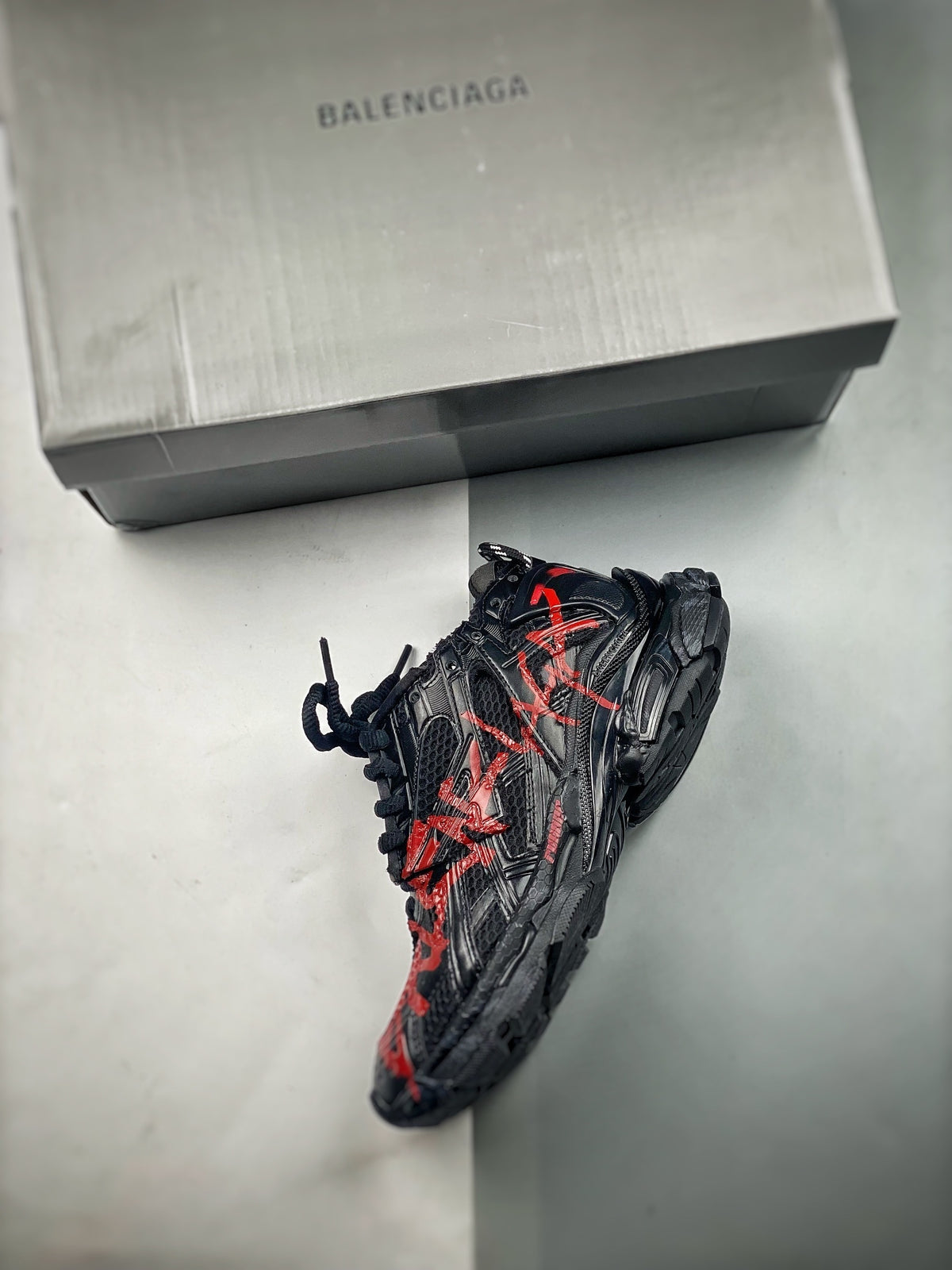 Sneakers Runner Graffiti 'Noir Graffiti Rouge'