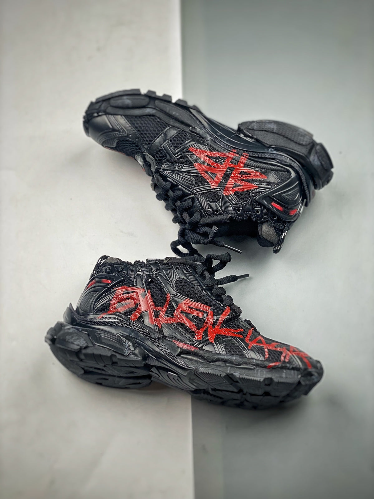 Sneakers Runner Graffiti 'Noir Graffiti Rouge'