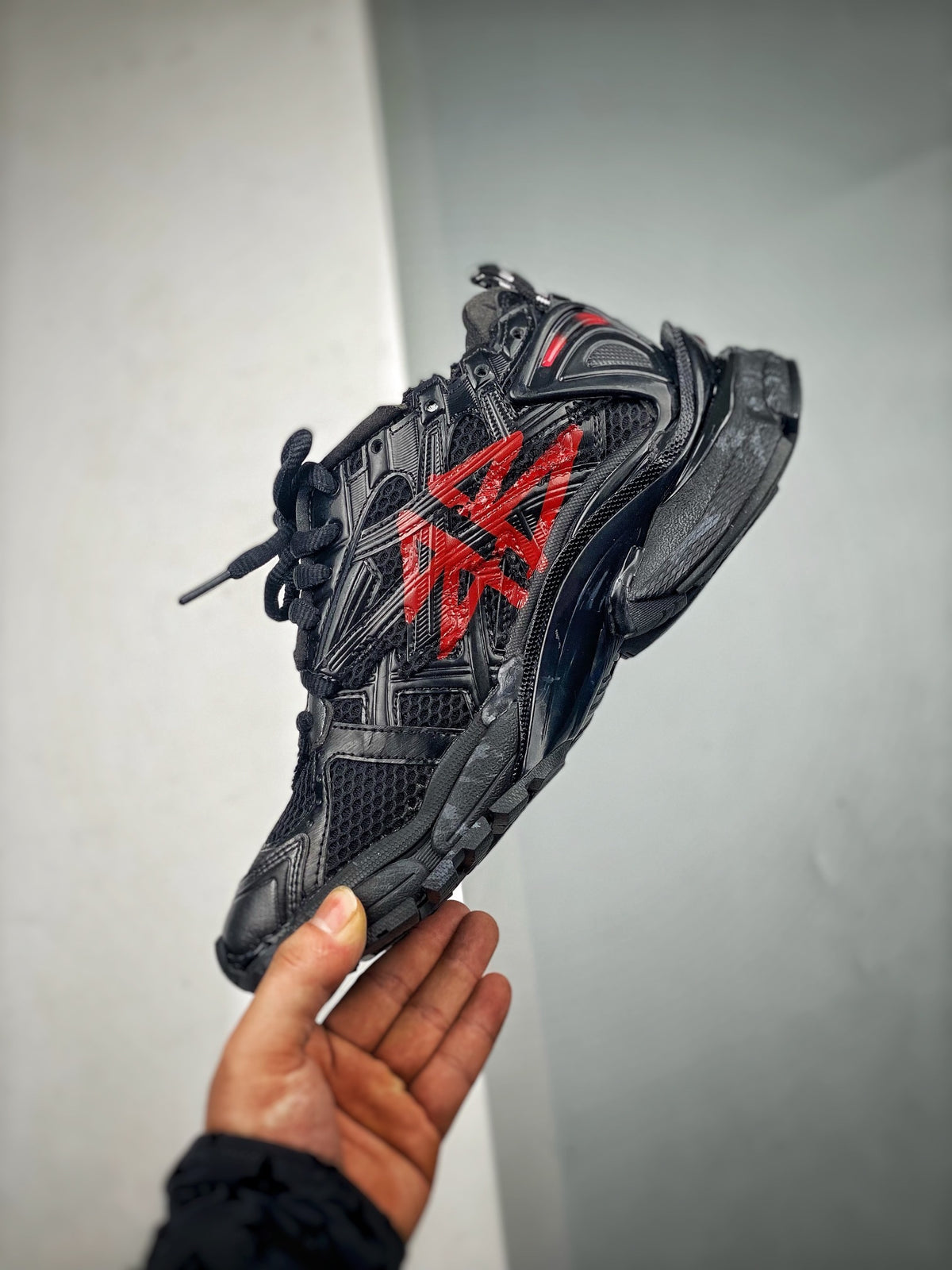 Sneakers Runner Graffiti 'Noir Graffiti Rouge'